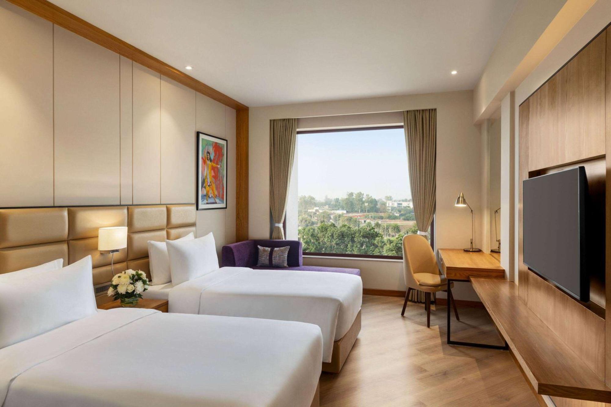 Ramada Encore By Wyndham Amritsar Airport Eksteriør bilde