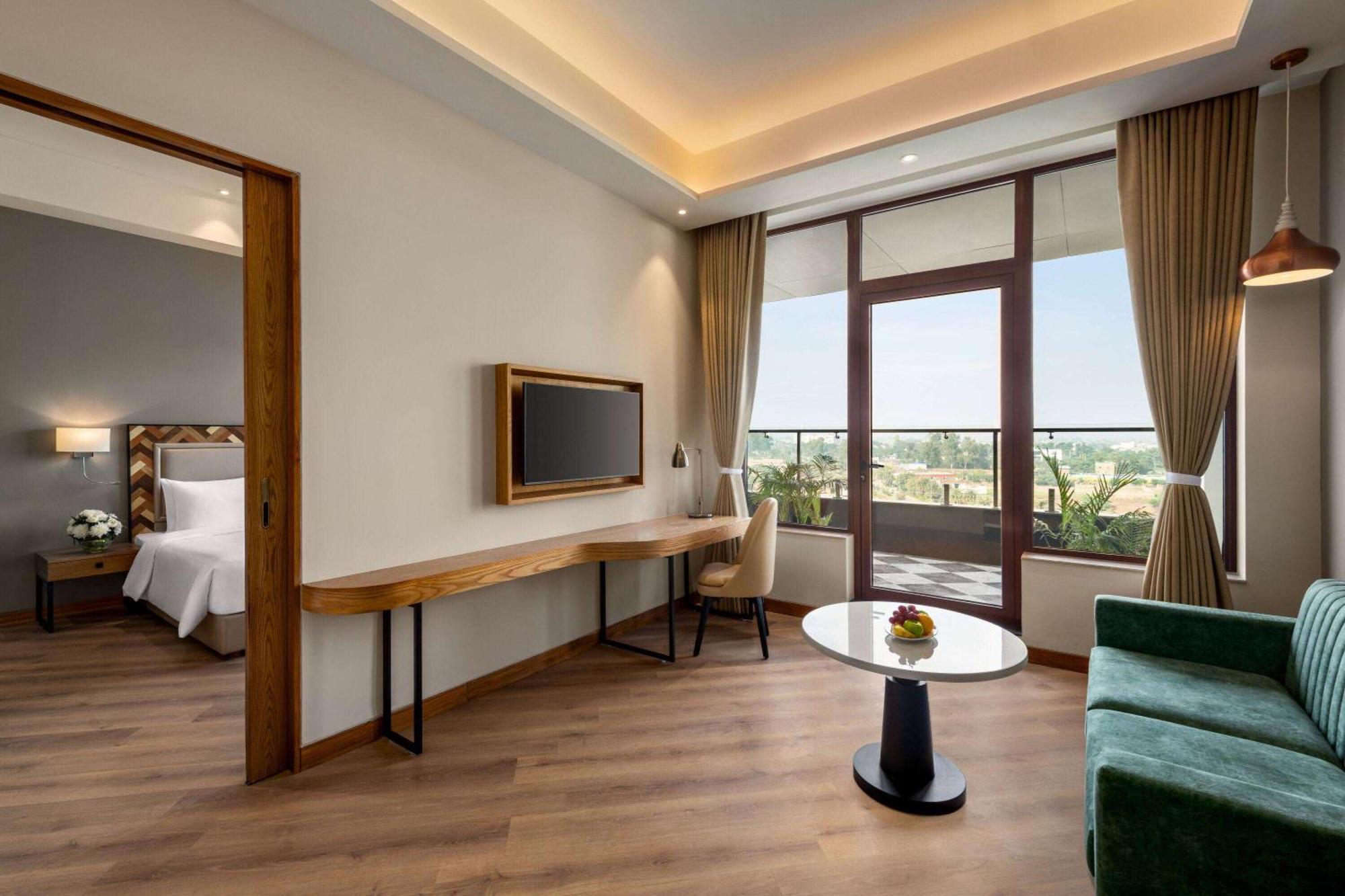 Ramada Encore By Wyndham Amritsar Airport Eksteriør bilde