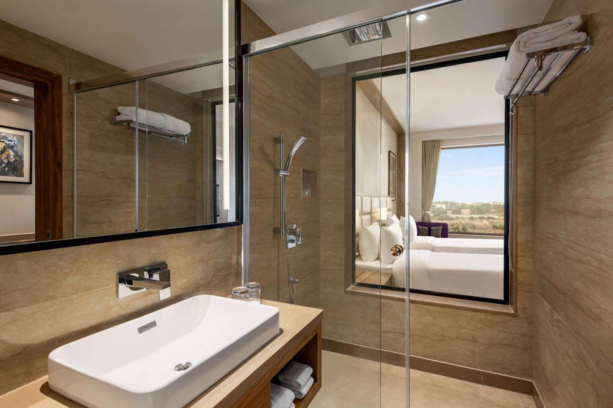 Ramada Encore By Wyndham Amritsar Airport Eksteriør bilde