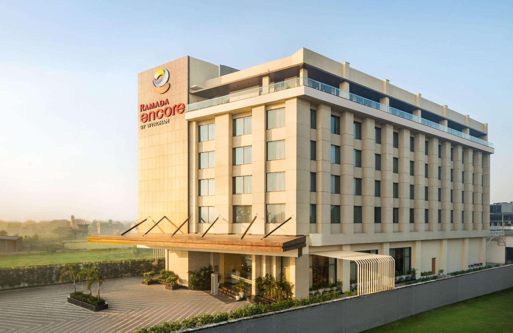 Ramada Encore By Wyndham Amritsar Airport Eksteriør bilde