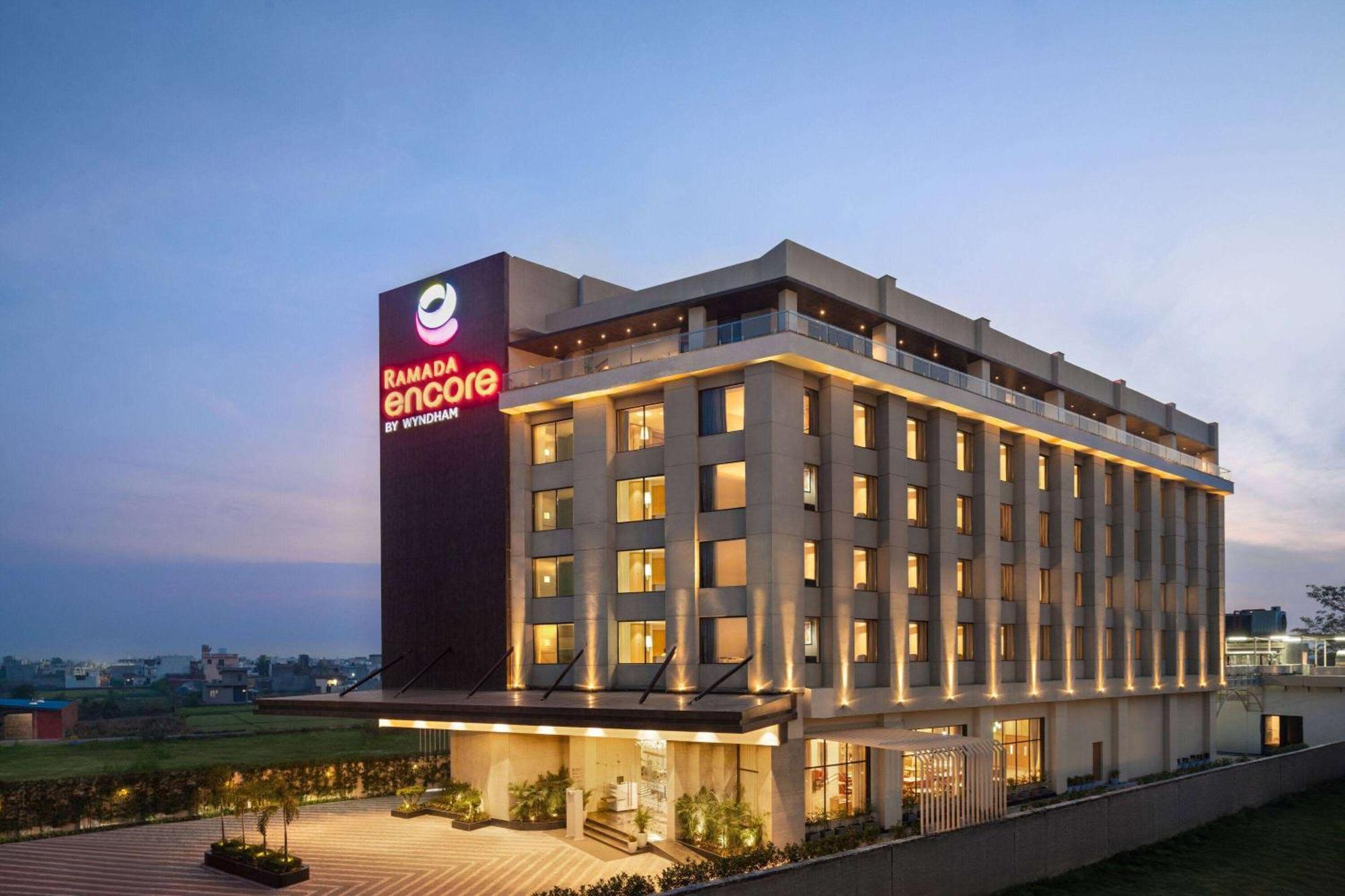 Ramada Encore By Wyndham Amritsar Airport Eksteriør bilde